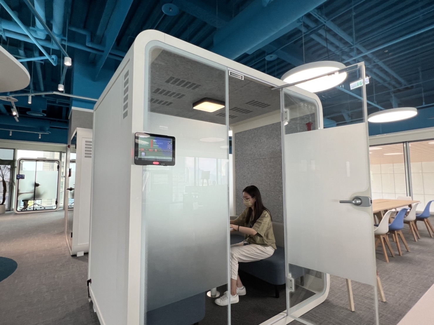 918搏天堂高雄據點的智慧行動辦公艙，展現918搏天堂在面板以外的研發應用軟實力